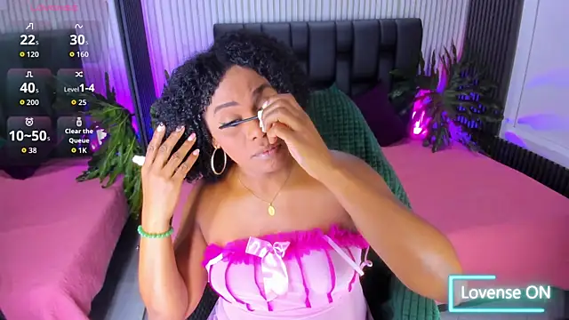 Snapshot of AriebonyBrooke chatting on 10-20-25, 11:32 AriebonyBrooke online show from 10-20-25, 11:32