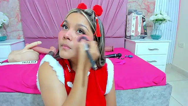 Snapshot of Wonderkloe_ chatting on 12-22-25, 04:48 Wonderkloe online show from 12-22-25, 04:48