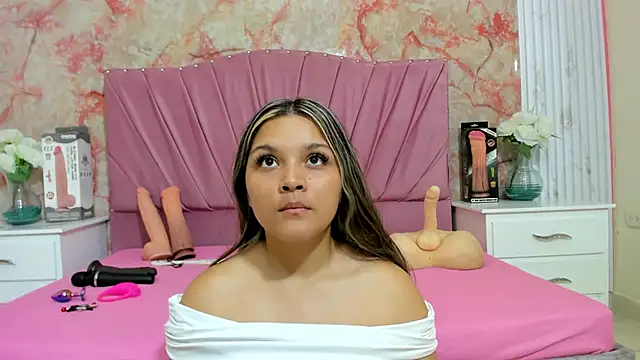 Snapshot of Wonderkloe_ chatting on 01-05-26, 09:18 Wonderkloe online show from 01-05-26, 09:18