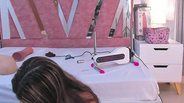 Snapshot of Wonderkloe_ chatting on 02-08-26, 07:39 Wonderkloe online show from 02-08-26, 07:39