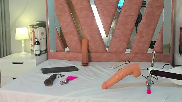 Snapshot of Wonderkloe_ chatting on 02-11-26, 08:03 Wonderkloe online show from 02-11-26, 08:03