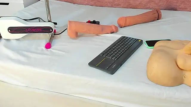 Snapshot of Wonderkloe_ chatting on 02-12-26, 07:31 Wonderkloe online show from 02-12-26, 07:31