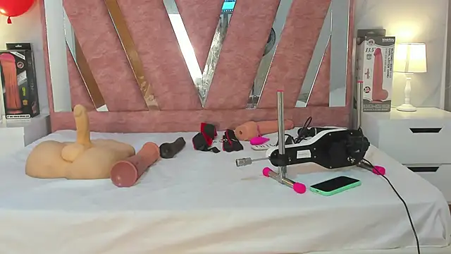 Snapshot of Wonderkloe_ chatting on 02-17-26, 07:31 Wonderkloe online show from 02-17-26, 07:31