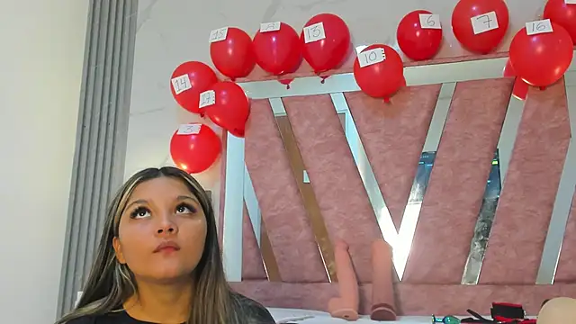 Snapshot of Wonderkloe_ chatting on 02-18-26, 07:54 Wonderkloe online show from 02-18-26, 07:54