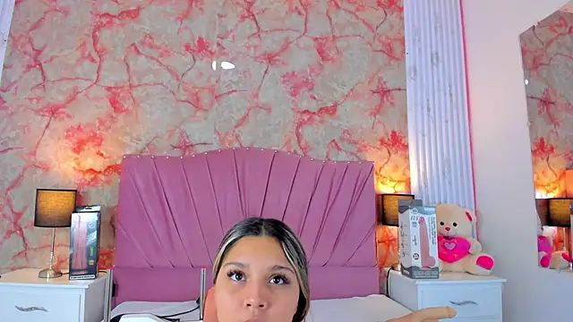 Snapshot of Wonderkloe_ chatting on 03-13-26, 08:04 Wonderkloe online show from 03-13-26, 08:04