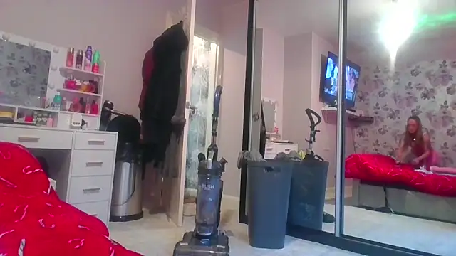 Snapshot of LucyRoseMae chatting on 02-27-26, 11:21 LucyRoseMae online show from 02-27-26, 11:21