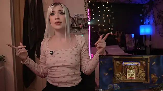 Snapshot of littlelune chatting on 10-15-25, 12:44 littlelune online show from 10-15-25, 12:44