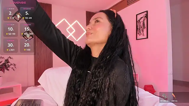 Miiaa jones online show from 12-16-25, 01:05