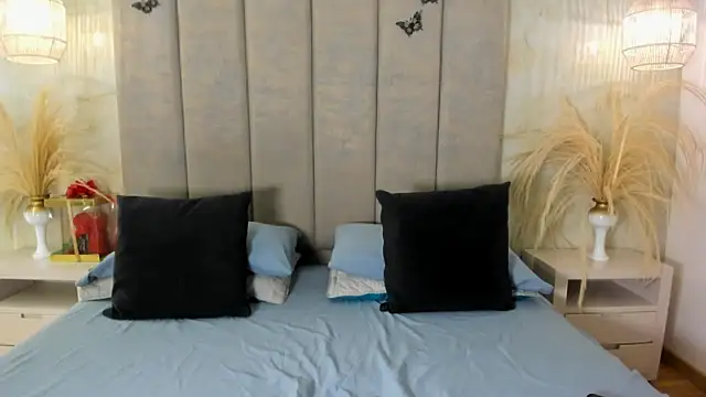 Snapshot of leaahcashh chatting on 10-23-25, 09:35 leaahcashh online show from 10-23-25, 09:35