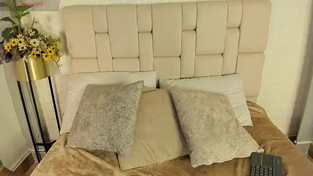 estefanyy  online show from 03-21-26, 04:39