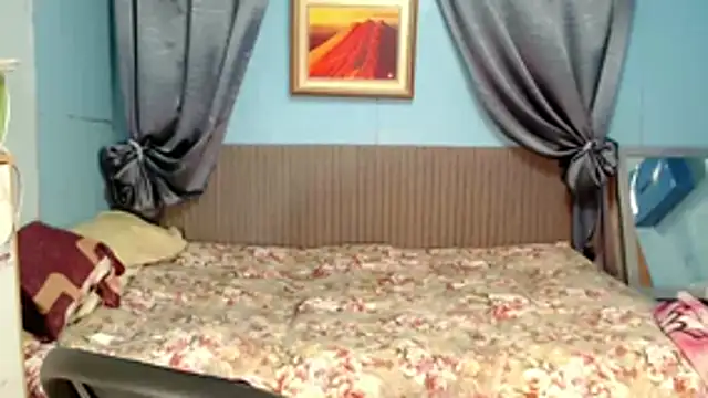 SelenaCinder online show from 11-30-25, 04:05