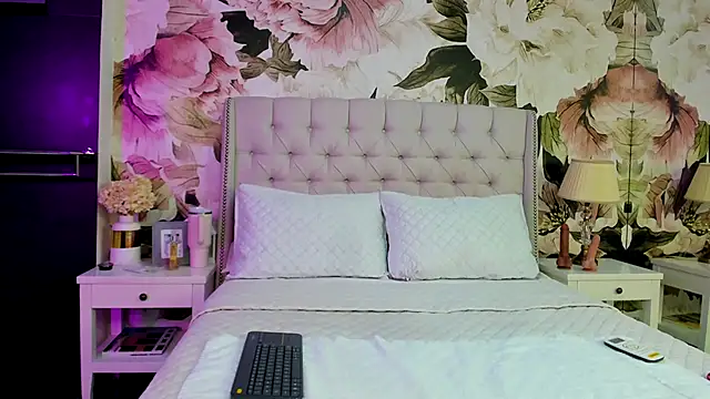 MaddyMay  online show from 10-04-25, 08:51