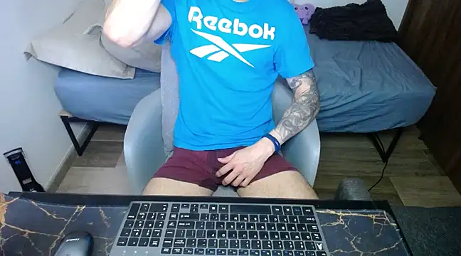 bossking017 online show from 02-15-25, 06:01