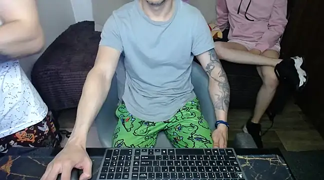 bossking017 online show from 02-21-25, 06:04