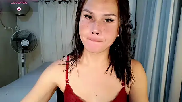 Snapshot of holly_bitch chatting on 07-18-26, 01:10 holly bitch online show from 07-18-26, 01:10