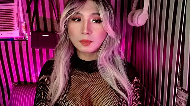 UrhotlucyTS online show from 01-13-26, 07:02