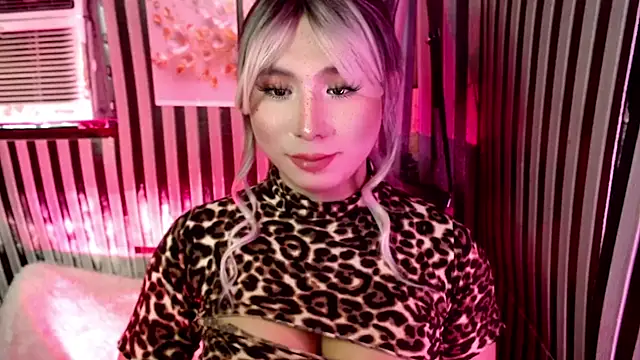 UrhotlucyTS online show from 05-23-26, 07:35