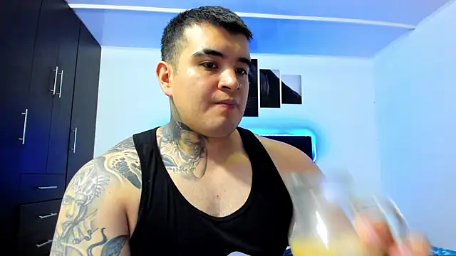 Snapshot of thiago__cp01 chatting on 09-25-25, 06:17 thiago cp01 online show from 09-25-25, 06:17