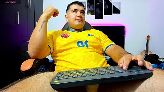 Snapshot of thiago__cp01 chatting on 07-27-26, 05:03 thiago cp01 online show from 07-27-26, 05:03