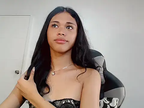 Snapshot of urcurlydiva chatting on 10-23-25, 05:40 urcurlydiva online show from 10-23-25, 05:40