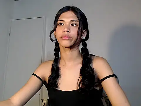 Snapshot of urcurlydiva chatting on 11-24-25, 07:30 urcurlydiva online show from 11-24-25, 07:30