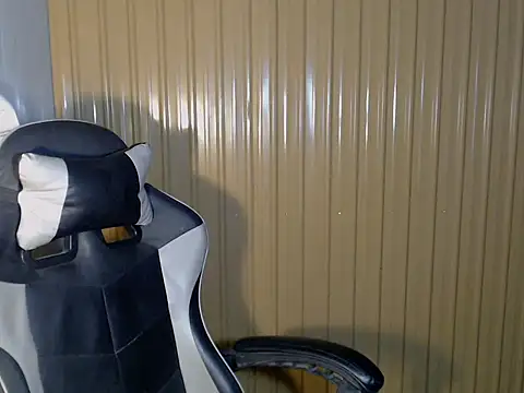 Snapshot of urcurlydiva chatting on 04-12-26, 11:26 urcurlydiva online show from 04-12-26, 11:26