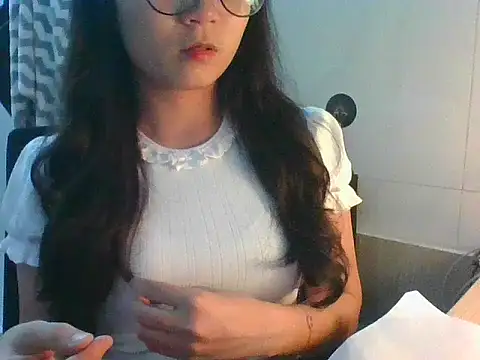 Snapshot of Linzly chatting on 10-12-25, 04:39 Linzly online show from 10-12-25, 04:39