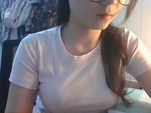 Snapshot of Linzly chatting on 10-20-25, 04:40 Linzly online show from 10-20-25, 04:40