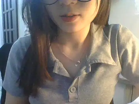 Snapshot of Linzly chatting on 11-18-25, 02:50 Linzly online show from 11-18-25, 02:50