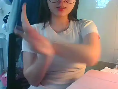 Snapshot of Linzly chatting on 11-26-25, 02:45 Linzly online show from 11-26-25, 02:45