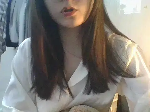 Snapshot of Linzly chatting on 12-14-25, 02:50 Linzly online show from 12-14-25, 02:50