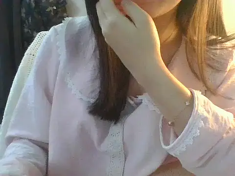 Snapshot of Linzly chatting on 12-23-25, 02:53 Linzly online show from 12-23-25, 02:53