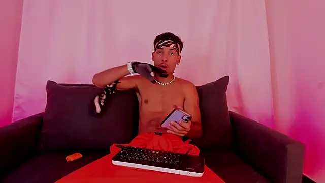 Thiagoferreti online show from 11-06-25, 07:37