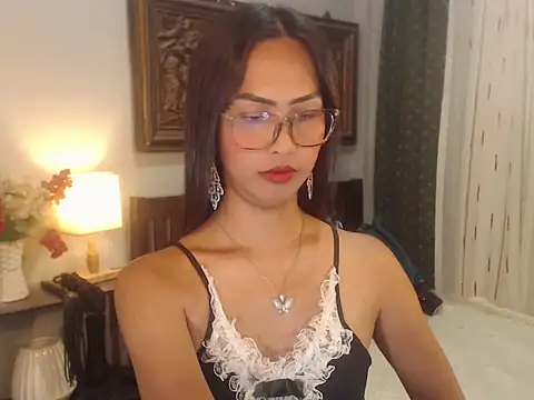 Nathalieheartt online show from 07-14-26, 02:12