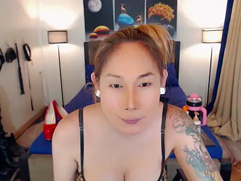 Snapshot of Allysonevanns chatting on 01-12-26, 01:00 Allysonevanns online show from 01-12-26, 01:00