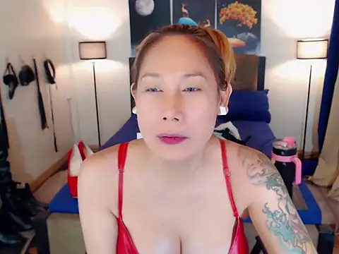 Snapshot of Allysonevanns chatting on 01-15-26, 02:05 Allysonevanns online show from 01-15-26, 02:05