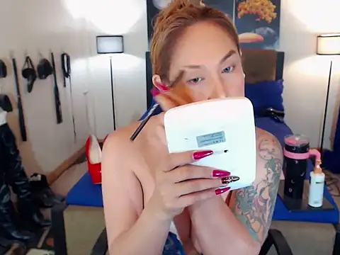 Snapshot of Allysonevanns chatting on 02-06-26, 06:00 Allysonevanns online show from 02-06-26, 06:00