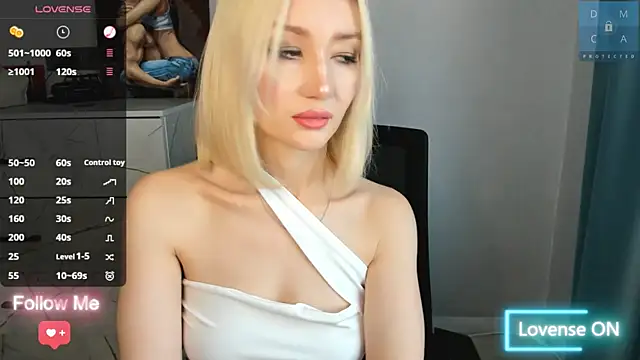 Snapshot of MinaDiamondd chatting on 10-25-25, 02:52 MinaDiamondd online show from 10-25-25, 02:52