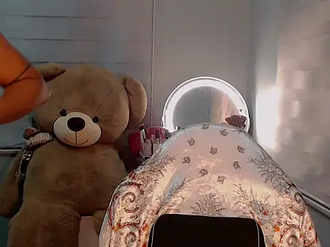 Snapshot of KathRouge chatting on 10-10-25, 01:21 KathRouge online show from 10-10-25, 01:21