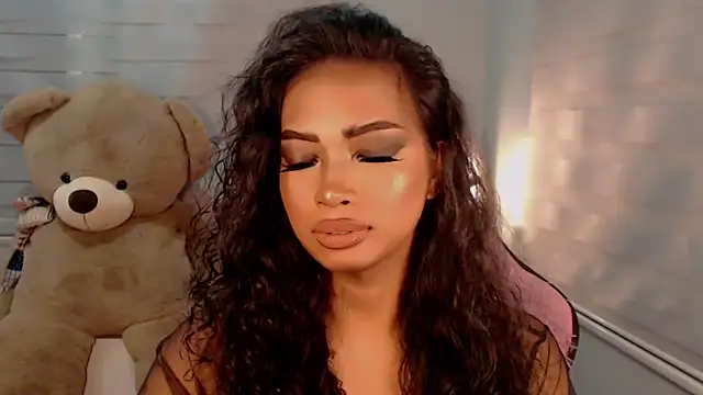 Snapshot of KathRouge chatting on 10-13-25, 03:34 KathRouge online show from 10-13-25, 03:34