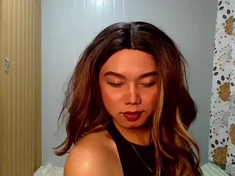 Snapshot of KathRouge chatting on 02-04-26, 12:44 KathRouge online show from 02-04-26, 12:44