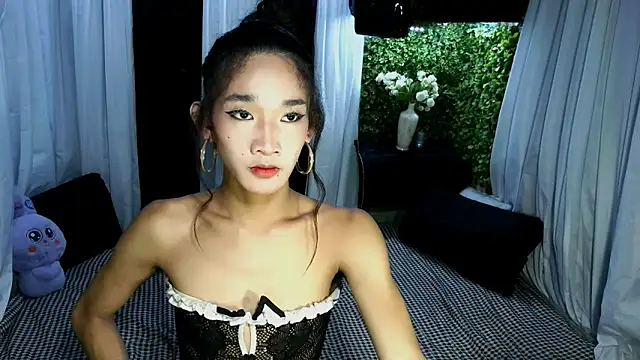 lhexiecollins online show from 12-18-25, 04:02