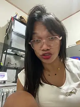 Snapshot of Herbielustts chatting on 03-07-26, 05:10 Herbielustts online show from 03-07-26, 05:10