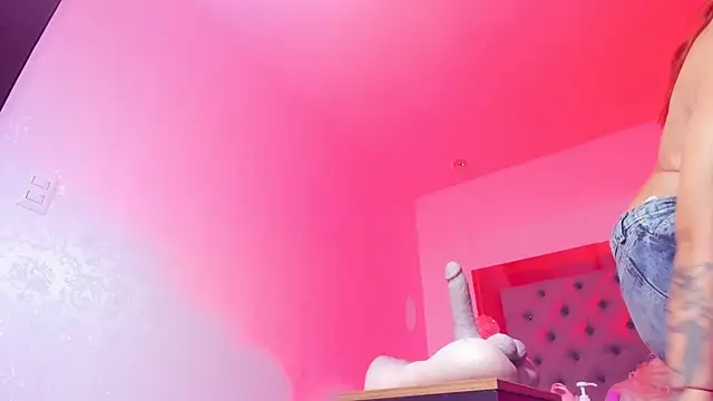 Snapshot of MirandaSould chatting on 02-12-26, 01:17 MirandaSould online show from 02-12-26, 01:17