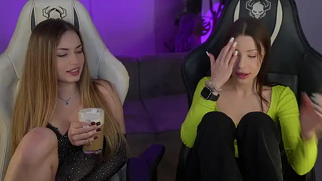 Selena Glow online show from 11-28-25, 11:51