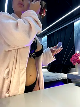 Snapshot of KenyaCruz chatting on 10-25-25, 06:35 KenyaCruz online show from 10-25-25, 06:35