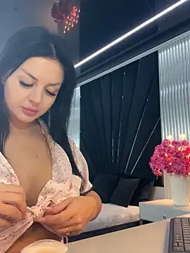 Snapshot of KenyaCruz chatting on 11-11-25, 06:52 KenyaCruz online show from 11-11-25, 06:52