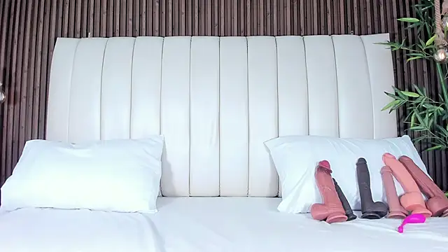 Snapshot of SandraMilerr chatting on 10-31-25, 04:13 SandraMilerr online show from 10-31-25, 04:13