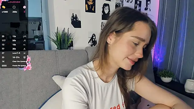 Snapshot of lovelyalivia chatting on 10-26-25, 09:15 lovelyalivia online show from 10-26-25, 09:15