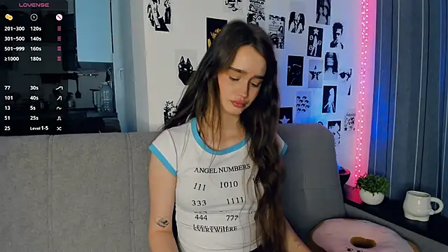 Snapshot of lovelyalivia chatting on 11-01-25, 09:55 lovelyalivia online show from 11-01-25, 09:55